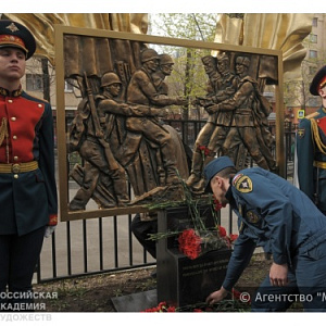 The Sculptural Composition “Meeting at the Elbe” by Alexander Burganov Was Unveiled in Moscow 